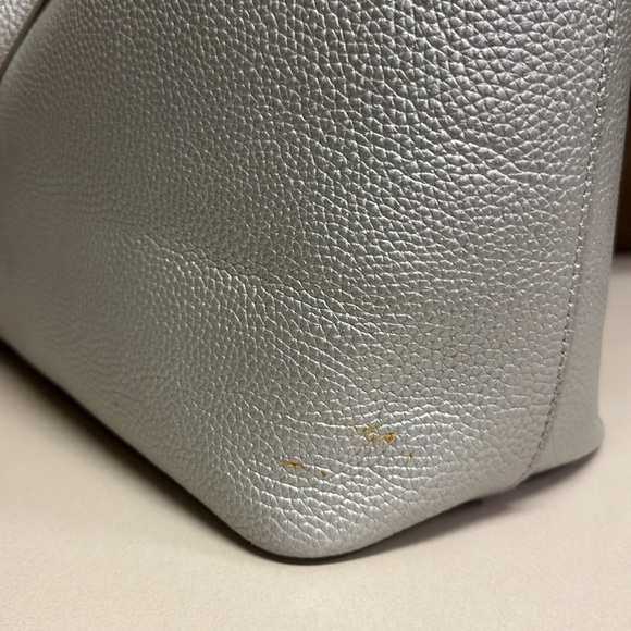 🔥🔥🔥Tory Burch Perry Silver Metallic Leather Tote Shoulder Bag - Picture 6 of 14